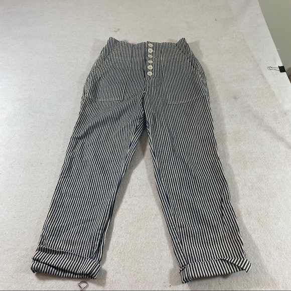 GAP Pants - Gap Striped Capri pants Cuffed Hem Pockets Cinched adjustable strap sz2 Capris